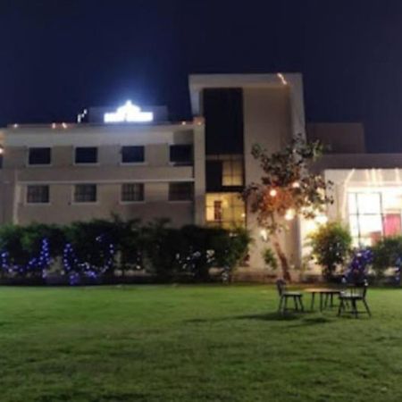 Derby Greens Hotel Бхопал Екстер'єр фото